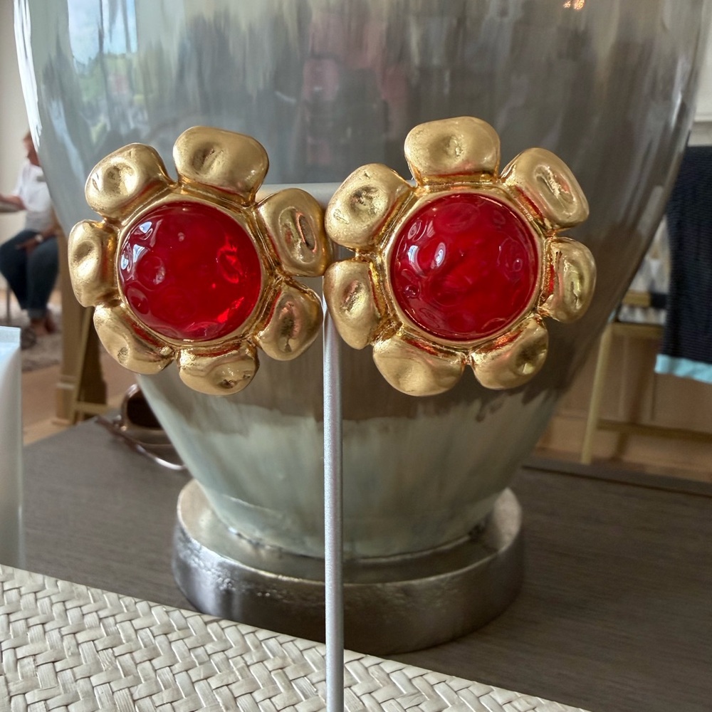 Dorothy Bauer Vintage Gold Tone Red Cabachons Post Earrings